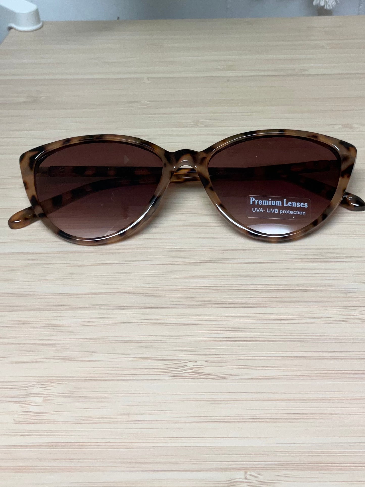 Triangle Shape Thin Frame Cat Eye Sunglasses - click to see options