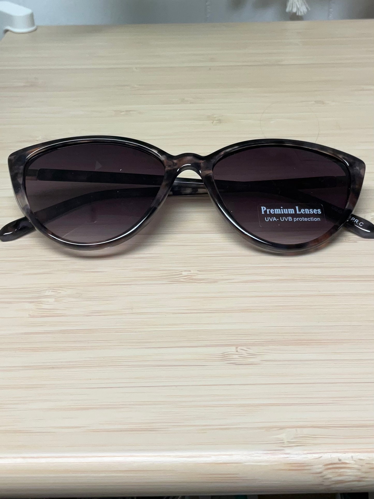 Triangle Shape Thin Frame Cat Eye Sunglasses - click to see options